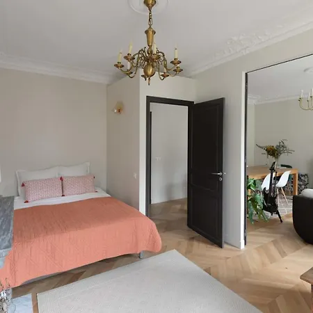 Superb Bright Apt In The Heart Of The Marais