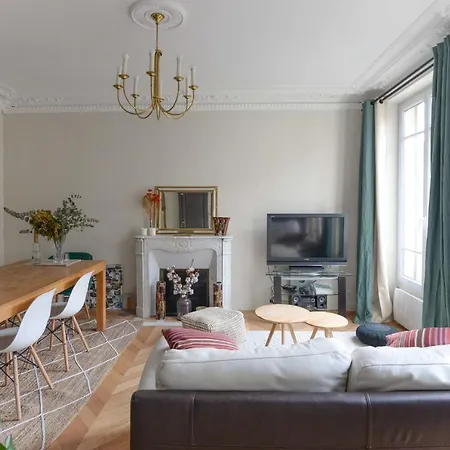 Superb Bright Apt In The Heart Of The Marais